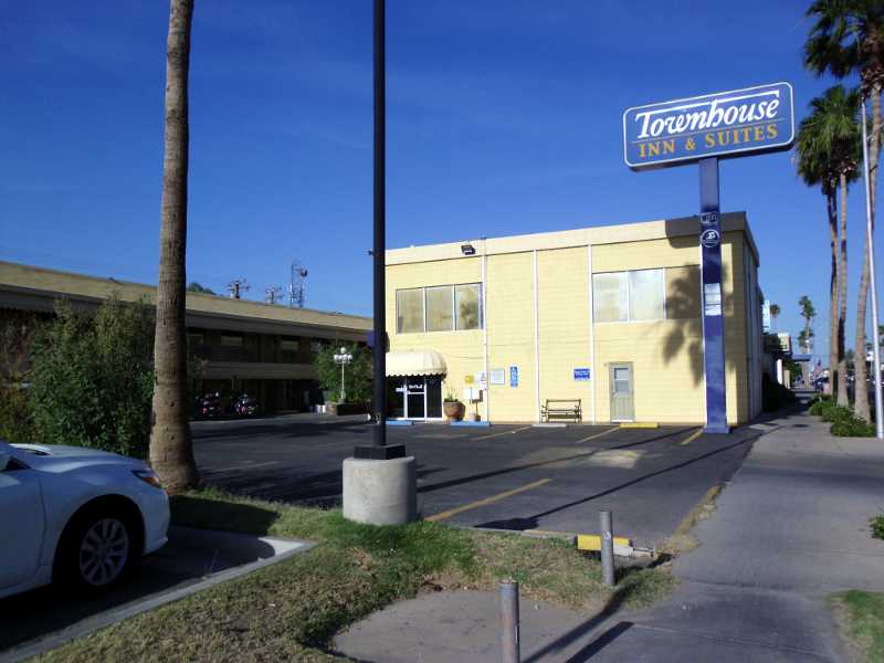 townhouse inn and suites